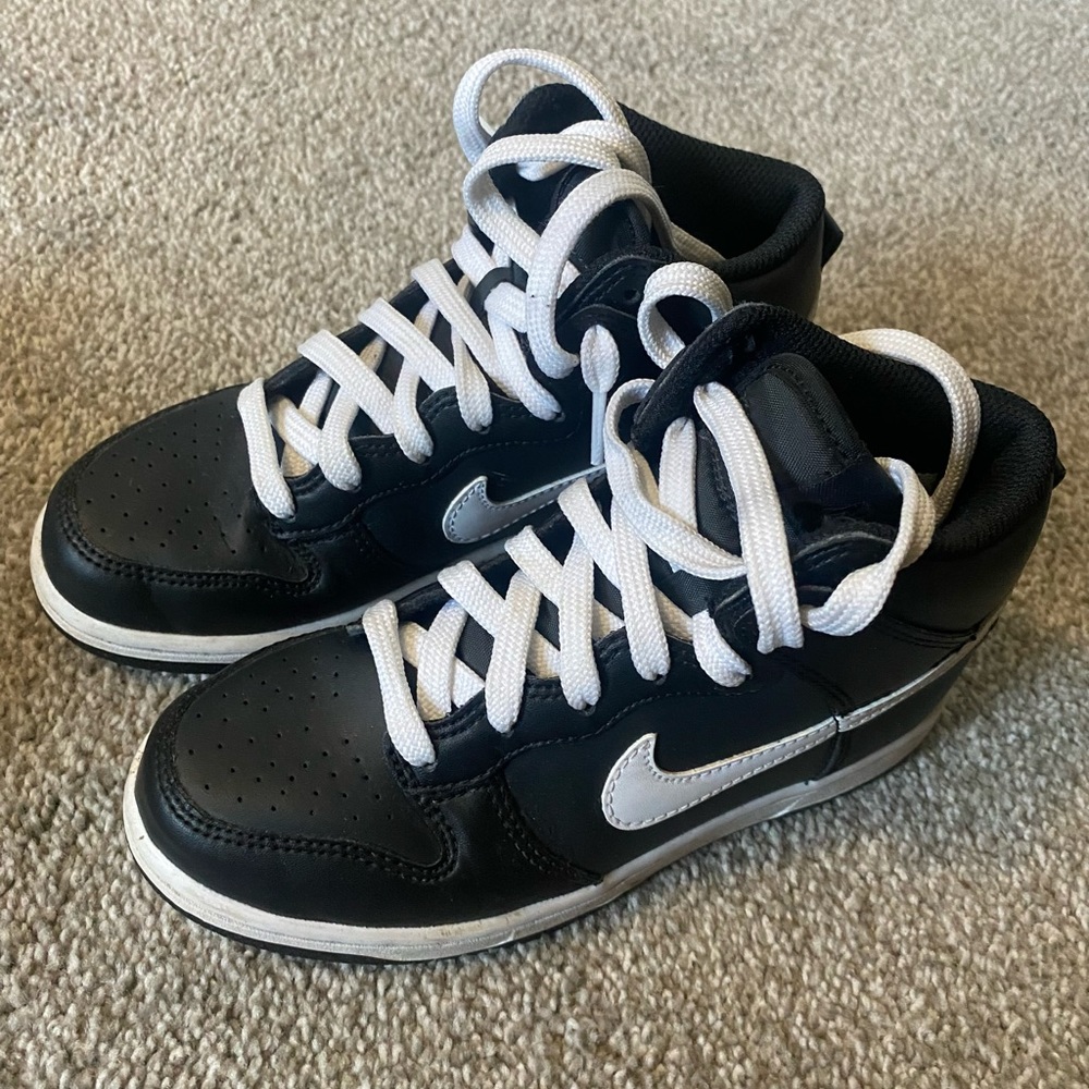 Dunk High "Championship Navy" sneakers size 1 kids (Nike)